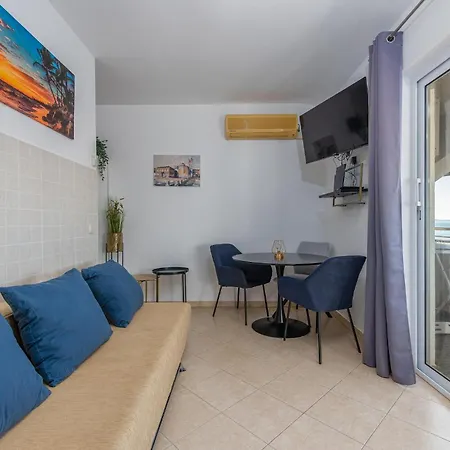 Lovely In With Kitchen Appartamento