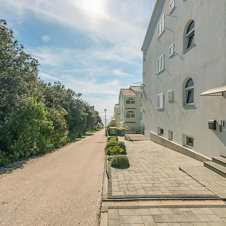 Lovely In With Kitchen Apartment